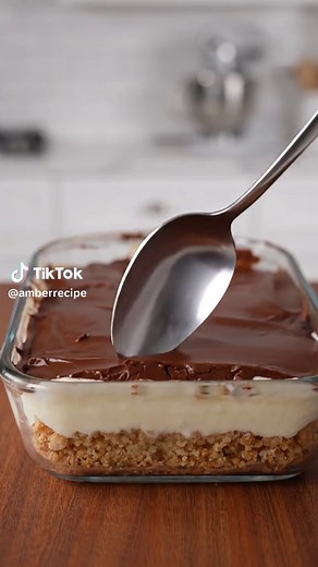 No-Bake Chocolate Éclair Cake Recipe