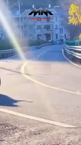 6.3K views · 86 reactions | Qué pasó aquí? 樂 #yamaha #yamahamt #yamahamt09 #moto #motorcycle #motorcyclecrash #aprendeaandarenmoto #escuelademanejo #academiademanejo #ruedaseguro #ruedaseguroynosvemosenelcamino #motomundoreviews | Moto Mundo Reviews | Facebook