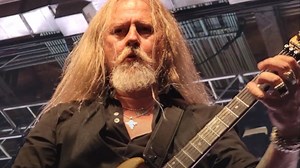 Watch Front-Row Video Of ALICE IN CHAINS' Anaheim Concert During Fall 2023 Tour