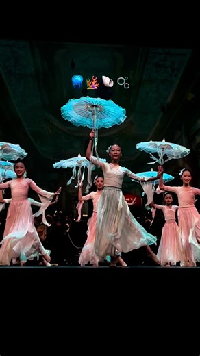 Dive underwater with us! 🐠✨ In the “Legends” musical, the Monkey King’s journey takes him beneath the sea to retrieve the powerful Ruyi Jingu Bang. Our dancers portrayed graceful jellyfish and vibrant coral, bringing the mystical Dragon Palace to life. 🪼🪸 🎭 Through stunning choreography paired with the magic of projection, lighting, costumes, and set design, we transported the audience into this enchanting underwater world. 🫧🐚 #MonkeyKing #UnderwaterAdventure #StageMagic #ChineseDance #Cul