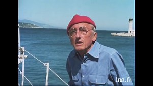 Le commandant Jacques-Yves #Cousteau parle de l'épave de #Mahdia et son tonnage en disant qu'elle fait 3 fois le tonnage de sa Calypso! Il parle aussi de l'ingéniosité des marins de l'antiquité, notamment les phéniciens/carthaginois et les grecs. En 1948, l'épave de Mahdia était parmi les premières épaves du monde fouillée par des archéologues sous-marins utilisant le scaphandre autonome Cousteau-Gagnant. | Vie quotidienne à Mahdia