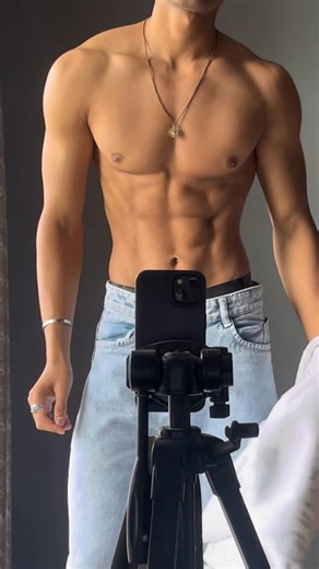 Ronny on Instagram: "Sleeper build 💀 . . . . . . . [Aesthetic • Physique • Gymer • Bodybuilder • Motivation • Success • Gymbloger • Influencer • Fitness model] . . . . . . . . #aesthetic #bodybuilding #fitnessmotivation #gymmotivation #fitnessmodel #fit #workout #instafit #instadaily #instagood #explore #ａｅｓｔｈｅｔｉｃ #gym #fitness #explorepage"