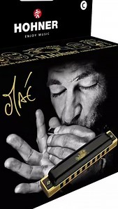 Le souffle c’est la vie, c’est certainement pour ça que j aime autant cet instrument. Quelle fierté d’avoir un harmonica signature de la maison Hohner qui m’accompagne depuis tellement d’années . Tous les bénéfices de cette collaboration iront à l’association « compagnie après la pluie ». Merci à mon ami nikos de nous avoir offert cette magnifique photo. #compagnieapreslapluie #hohner #blues #momumentvalley #louestamericain #reveamericain #harmonica #route66 #monumentvalley #grandcanyon #deathva
