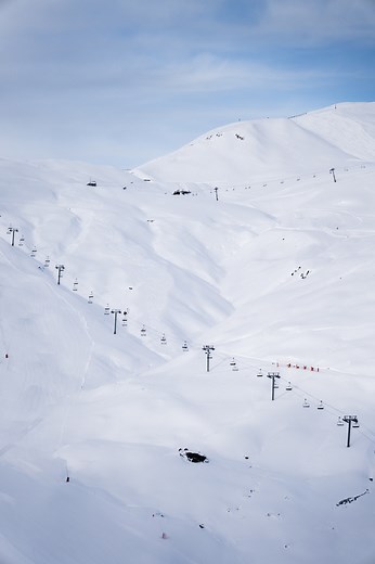 🗻 Les grands espaces du Grand Tourmalet prennent formes grâce au travail des équipes du domaine ! Un grand bravo à toutes et tous 💪 ❄ La neige est bonne, la préparation se poursuivra jusqu'au bout, les conditions seront au rendez-vous... Il ne manque plus que vous ! ⛷ Rendez-vous samedi ! Le détail de l'ouverture se fera demain en commentaires 👇 | Grand Tourmalet