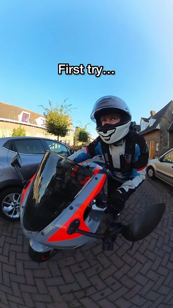 Explanation down below 👇 Late for an appointment, and of course... my bike won’t start because I haven’t ridden her in 2 weeks. But hey, I can always count on my Honda! I managed to push-start her all by myself 💪 Want to know how to do it? Here are 5 simple steps to push-start your motorcycle: 1. Find a slight downhill or flat spot. 2. Turn the key so the fuel pump will get the last energy 3. Shift into second gear and hold the clutch. 4. Start running while pushing your bike. 5. Once you pick