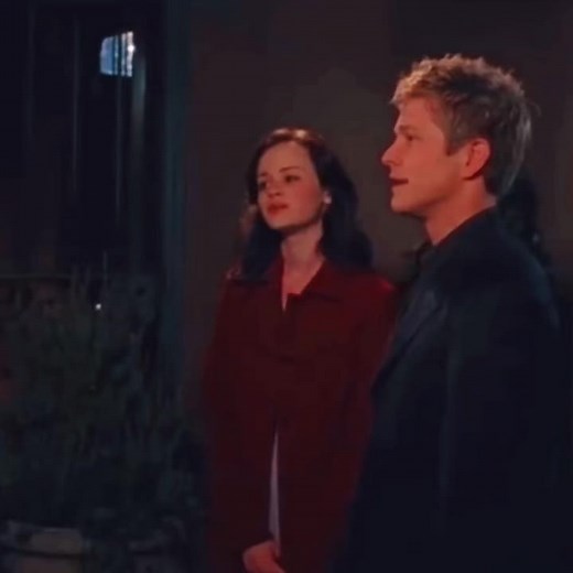 This Scene>>> #rorygilmore #loganhuntzberger #roryandlogan #gilmoregirlstiktok #fyp