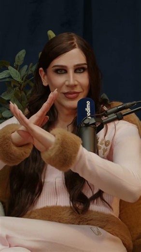 Marvyn snaps with UK football player 👀💦