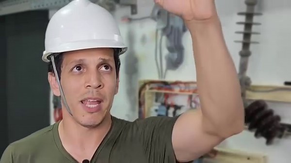 2.5K reactions · 69 shares | Instalação de Transformador responsável por converter 13800V em 220V na sua saída. Quer trabalhar essa área? Primeiro você precisará se qualificar. Temos esse treinamento completo e com certificação. Chama no WhatsApp 081981578070 | Universo da Elétrica | Facebook