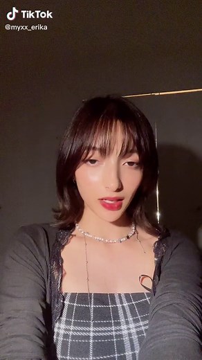 小悪魔風の姉妹撮影: エリカとマリナ