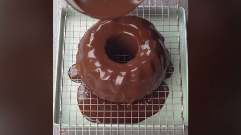 Chocolate Cake with Marshmallows – Soft, Sweet & Delicious! 🍫☁️✨ | MR. Cake