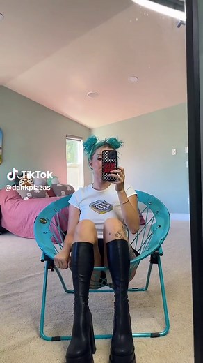 This bunjo bouncy chair has given over 800,000 people an interesting idea and i want to know what the paramedics have to say about it 😂