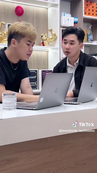 Macbook Pro đời cũ mà so sánh với Macbook Neo ? #techhome #macbookprom1 #macbookpro2019 #macbookpro