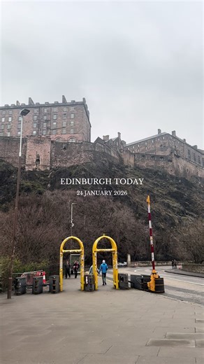 Ah yes, because nothing screams “it’s almost (but not quite) the end of the longest month of the year” like some serious dreich weather. But you’re in Edinburgh, so it can’t be that bad?! #edinburgh #fyp #scotland #january #citybreak