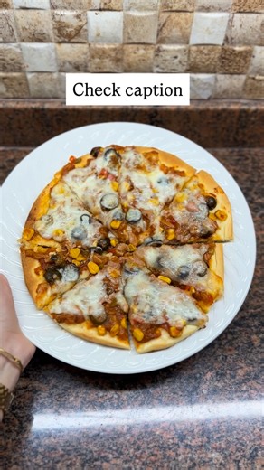 ‎Despina Abi Sleiman | دسبينا‎ on Instagram: "You can eat whatever you want when you learn how to make it in a healthier, smarter way 🤍 Healthy Low-Carb Pizza 🍕 Ingredients: • Salute keto pizza base • Homemade sauce (my choice): soft onion & garlic, olives, corn, tomatoes, small jambon slices + healthy ketchup (You can do the sauce however you want) • Cheese Instructions: 1-Preheat the oven at 200–220°C (395–425°F)for 15 minutes 2-Remove one pizza base from the wrapper 3-Spread the sauce over