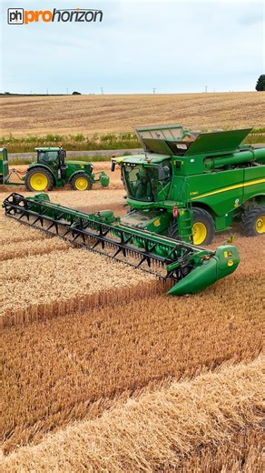 Looking back at harvest with Steve in the John Deere S785i Combine Harvester from AT Hill cutting wheat and Dan carting in the John Deere 6155R and Bailey trailer. Video is from a previous harvest. #FarmingVideos #wheatHarvest #BritishFarming | Pro Horizon Farming Content