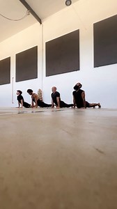 Loud movement hides weakness. Quiet movement reveals control. When transitions stay soft — from foot to floor, hand to ground, shape to shape — the body is absorbing force, not fighting it. Soft landings demand: • Active joints • Eccentric strength • Focused breath • Attention in the exact moment weight transfers The smoother the transition or quieter the landing, the more clearly you’re listening. | Primal Moves