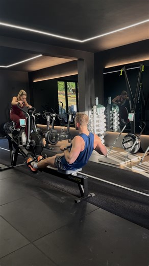 George Grayson | Online Coach on Instagram: "Boxing Day workout 😮‍💨 Just a slog and grind through 50 minutes of hard work Workout was 👇🏼 EMOM 50’ (Every minute on the minute for 50 minute) Min 1 - 12-15 cal ski Min 2 - 12-15 cal row Min 3 - 12-15 cal air bike Min 4 - 12-15 burpees Min 5 - Rest X10 Male cal target - 15 Female cal target - 12 It worked out about 10-15 seconds rest for the ski, row & burpees but the air bike was the full minute Save it and get it done for another day 👊🏻 Have 