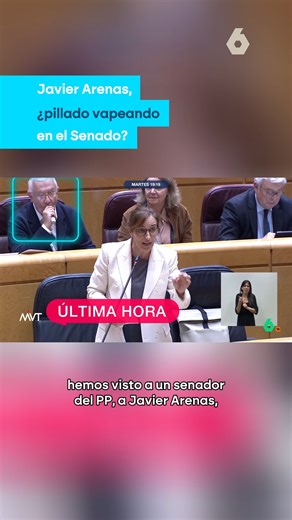 👀 Javier Arenas, senador del Partido Popular, ha sido visto en el Senado llevándose a la boca un váper durante la intervención de la ministra de Sanidad, Mónica García. Él asegura que no estaba vapeando, sino que simplemente se lo acercó a la boca como quien se acerca un bolígrafo. #noticias #España #últimahora Puedes ver el programa completo en #atresplayer 📲 Sigue a laSexta en Google Discover desde el enlace de nuestra bio | laSexta l Noticias