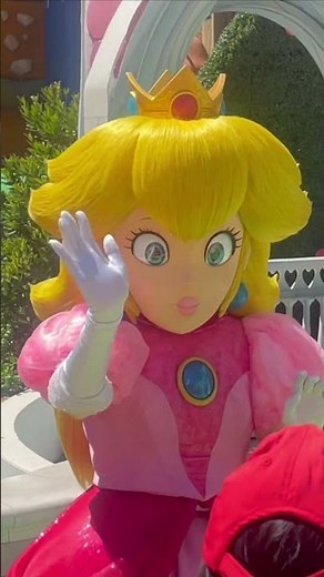 Princess Peach Mascot Universal Studios Hollywood Super Nintendo World! #supermario #princesspeach