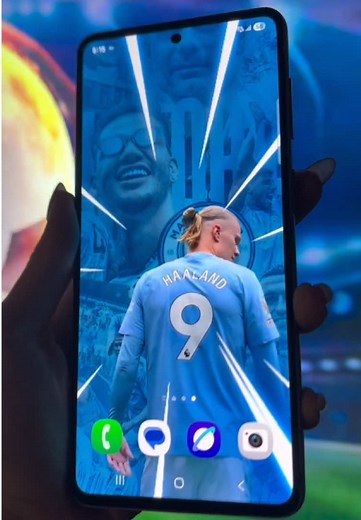 Transform Your Android with iOS 26 Football Wallpapers