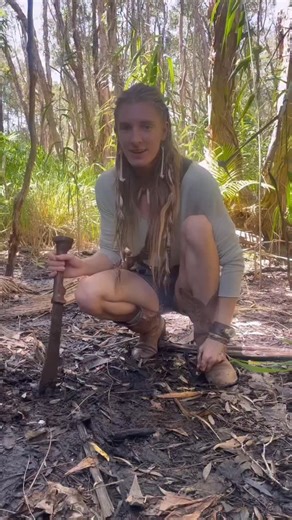 Holly | Your Survival Guide on Instagram: "Finding water in the bush✨ Where I’m sitting at is in a tidal flood zone and behind me is some Cyperus alternifolius which is a water indicator. Once you learn to read the signs water is much easier to find🌿🦘 Water boiling rule: 60 degrees Celsius for 6 minutes. If you reach a rolling boil then turn the heat off you will achieve the same outcome🔥 #bushcraft #survivaltips"
