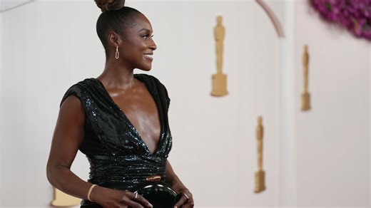 Issa Rae completes Portland Marathon with weighted vest