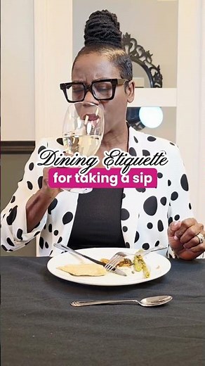 How Ladies Should Sip From a Cup (Proper Etiquette)