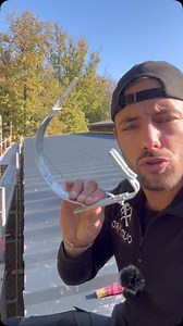 Pose de crochet de gouttière negrafix pour bac acier 💪🏼 #couvreur #reels #toiture #travaux #renovation #zinc #me #gouttière #work | Ludovic Oudard