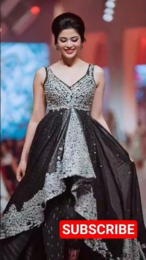 Pakistani Beautiful Models walking on ramp
