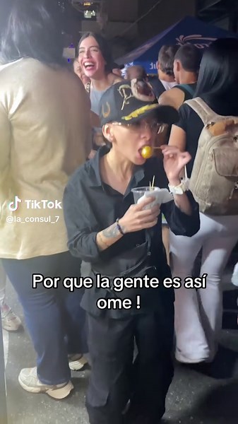 La gente y la cónsul: Reflexiones sobre el comportamiento