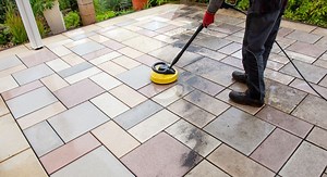 Terrasse : pourquoi les dalles sur plots sont la solution idéale ?