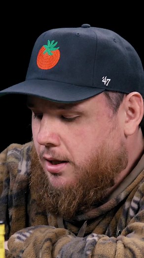 tomorrow on #hotones, #lukecombs takes on the wings of death. 💀 will he make it to the end? find out @ 11am et. 🔥