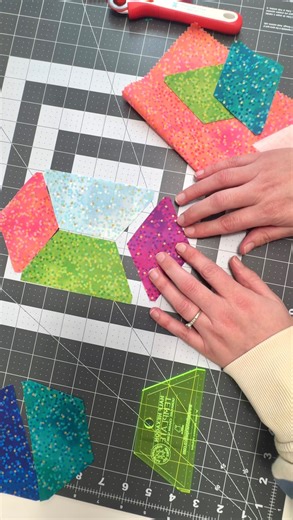 Creating is fun! Grab some fabric, a 28mm Rotary Cutter, a Mini Rhombus Template, and a Half Hexagon Template and let’s PLAY! 📹: Tamsin Macdonald | Quilting Deals - Missouri Star Quilt Co