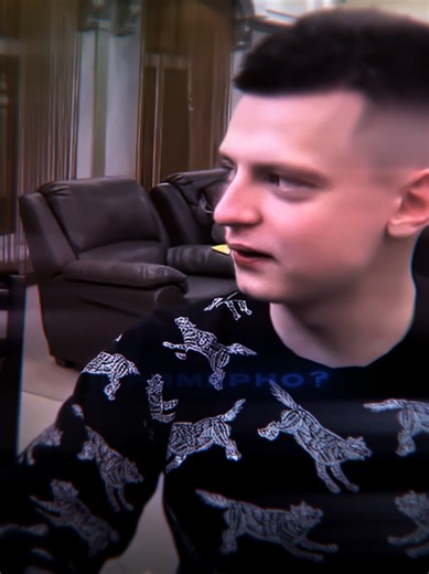 Відео користувача Meet1X_EdiT (@meet1x_memes) з композицією «оригинальный звук - Meet1X_EdiT»