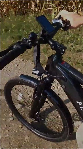 How does the front suspension fork equipped on the Core 2.0 perform on four different road surfaces?