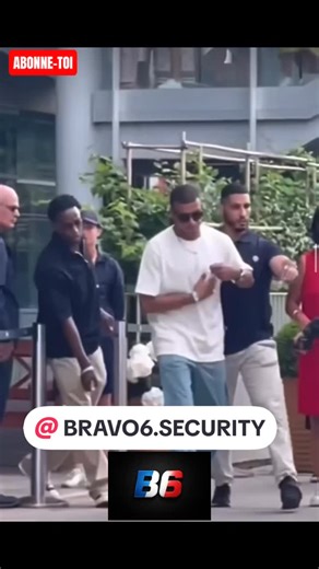 BRAVO6.SECURITY on Instagram: "La célébrité fait rêver… mais regarde bien ce que ça implique. Sur cette vidéo, Kylian Mbappé sort d’un bâtiment, entouré d’agents de protection rapprochée qui repoussent des fans trop proches. Une scène devenue presque banale pour une star mondiale, mais qui en dit long sur la réalité du quotidien. Quand on devient aussi célèbre, la vie change brutalement. La rue n’est plus un lieu neutre, chaque sortie devient un événement, chaque geste est observé. Pour les agen