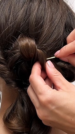 Easy Bun Tutorial! | Ulyana Aster