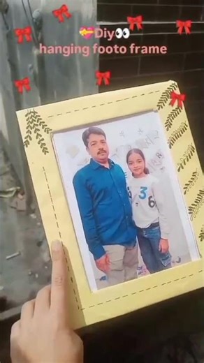 Diy hanging footo frame 👀|| by paper #short #craft #shortsfeed #craftideas #footoframe