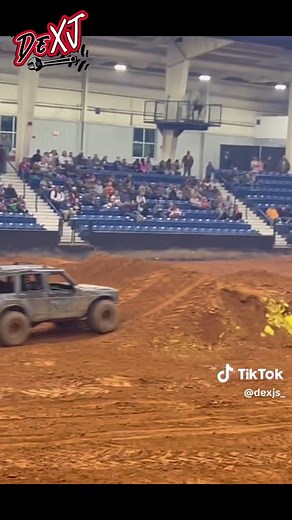 Zigged when he shoulda Zagged😂 ##xj #jeepxj #xjjeep #jeepcherokee #vehicle