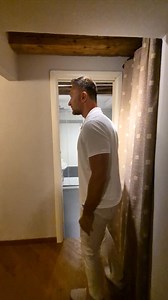 40K views · 172 reactions | Dziś nocleg w mieszkaniu, które może mieć 1000 lat lub więcej. Wenecja. Obok placu Św. Marka. Dobra lokalizacja. Budynek stary. Wystrój słaby. Przychód 10 000 EUR miesięcznie w sezonie. Nie opłaca się - ale warto. Dobrego wieczoru! #mieszkanie1000lat #wynajemwwenecji | Kuba Midel | Facebook