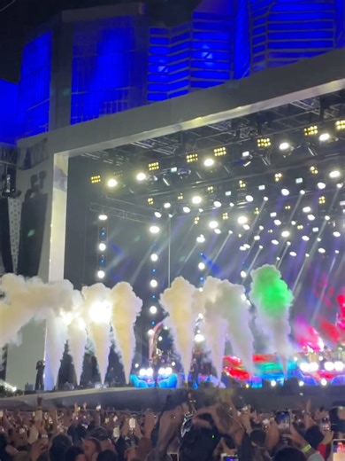 lucy on Instagram: "umas coisas do ano passado.."