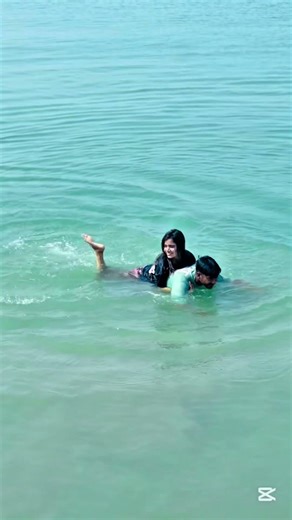 আজাইরা কমেন্ট 😵