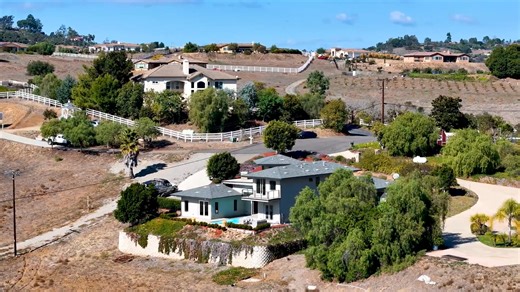 🍇 Fallbrook like you’ve never seen it before… So excited to share that we just filmed a brand-new episode of American Dream TV featuring one of the most talked-about destinations in North County — Monserate Winery — and my newest $2M modern luxury listing right here in Fallbrook. This episode is one of my favorites yet. We sat down with Joel Work, part of the visionary family behind Monserate Winery, to talk about: ✨ Why Fallbrook’s soil climate make this one of the best wine-growing regions in