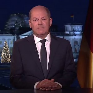 Russlands Angriff auf die Ukraine prägte dieses schwere Jahr 2022. Es war aber auch ein Jahr für Zuversicht und Stärke, so Kanzler Scholz in seiner Neujahrsansprache: „Gehen wir den eingeschlagenen Weg mit Mut und Zuversicht weiter. Ich wünsche Ihnen allen, dass das neue Jahr ein gutes Jahr wird!“ | Bundesregierung
