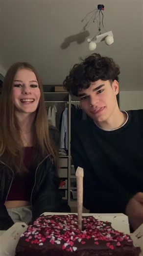 1 jaar jouw billen eten❤️ (Let niet op half opgegeten brownie) #pagga #cute #eyp #calm