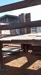 IBAMA destrói estruturas rurais e assusta moradores de Apuí População do Distrito de Sucunduri se surpreende com operação federal contra crimes ambientais Foi numa manhã comum de quinta-feira (12) que a tranquilidade dos moradores de Apuí, no sul do Amazonas, foi quebrada por uma ação intensa do IBAMA. A operação aconteceu em uma propriedade rural nas proximidades do Distrito de Sucunduri e pegou todo mundo de surpresa. O que mais chocou a população foram as imagens fortes: currais, cercas e até