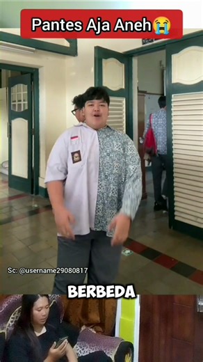 KETIKA MENGGABUNGKAN DUA BAJU SERAGAM