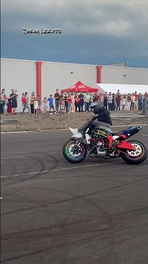 Clapping for the crowd…..with my feet ? 👏🦶😝 ‪@DAFYMOTOFRANCE‬