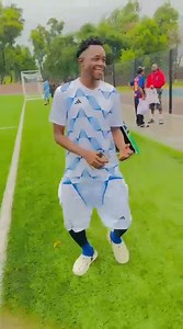 Et comme d’habitude, Lovince nous a sorti sa danse spéciale victoire 😄 On gagne sur le terrain, on rigole après. L’esprit est là ! Lovince Konzo Konzo | Marcel Madi Didier