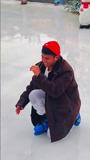 Beginner Skater's Hilarious Ice Skating Fail: Wobbles & Chaos || WooGlobe